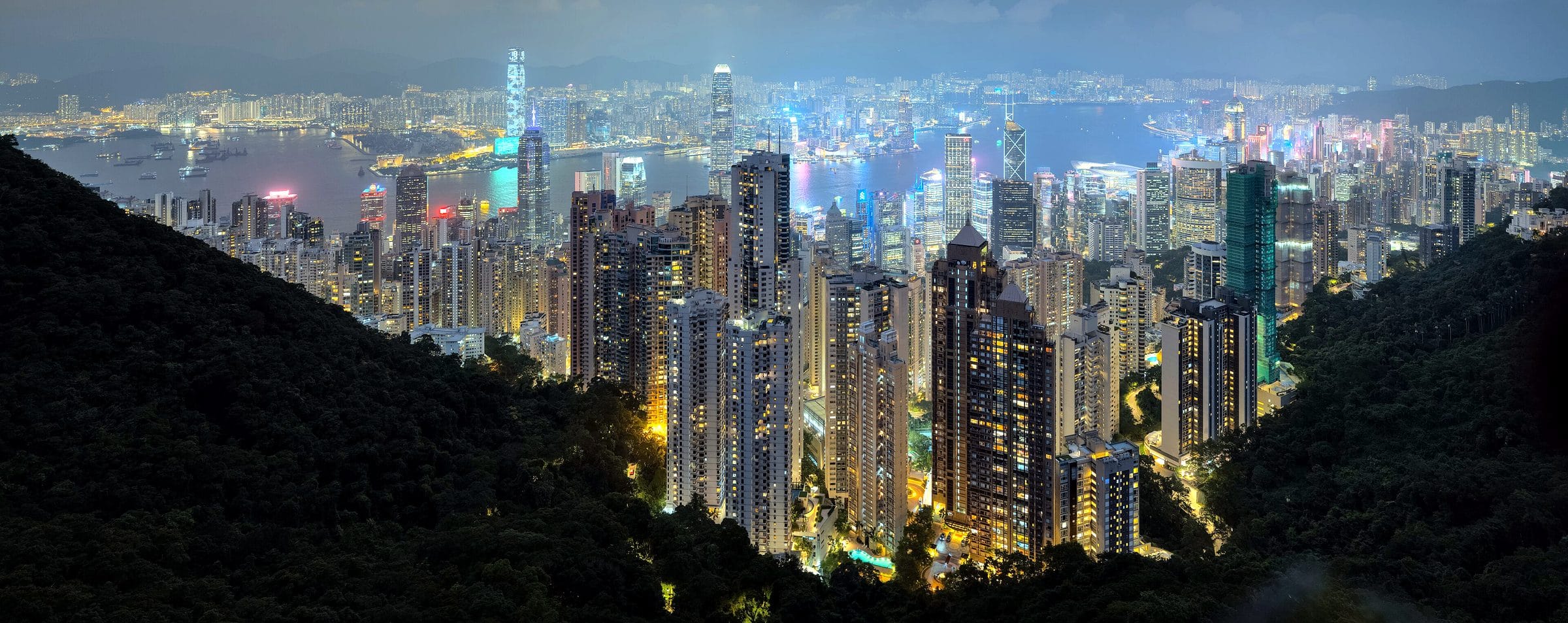 [Limited-Time Special Offer: Flight Tickets from Toronto] Explore Guangdong and Hong Kong: An In-Depth October Tour (Guangdong Greater Bay Area: Cuisine &amp; Technology + 3 Nights at a 4-Star Hotel in Hong Kong)