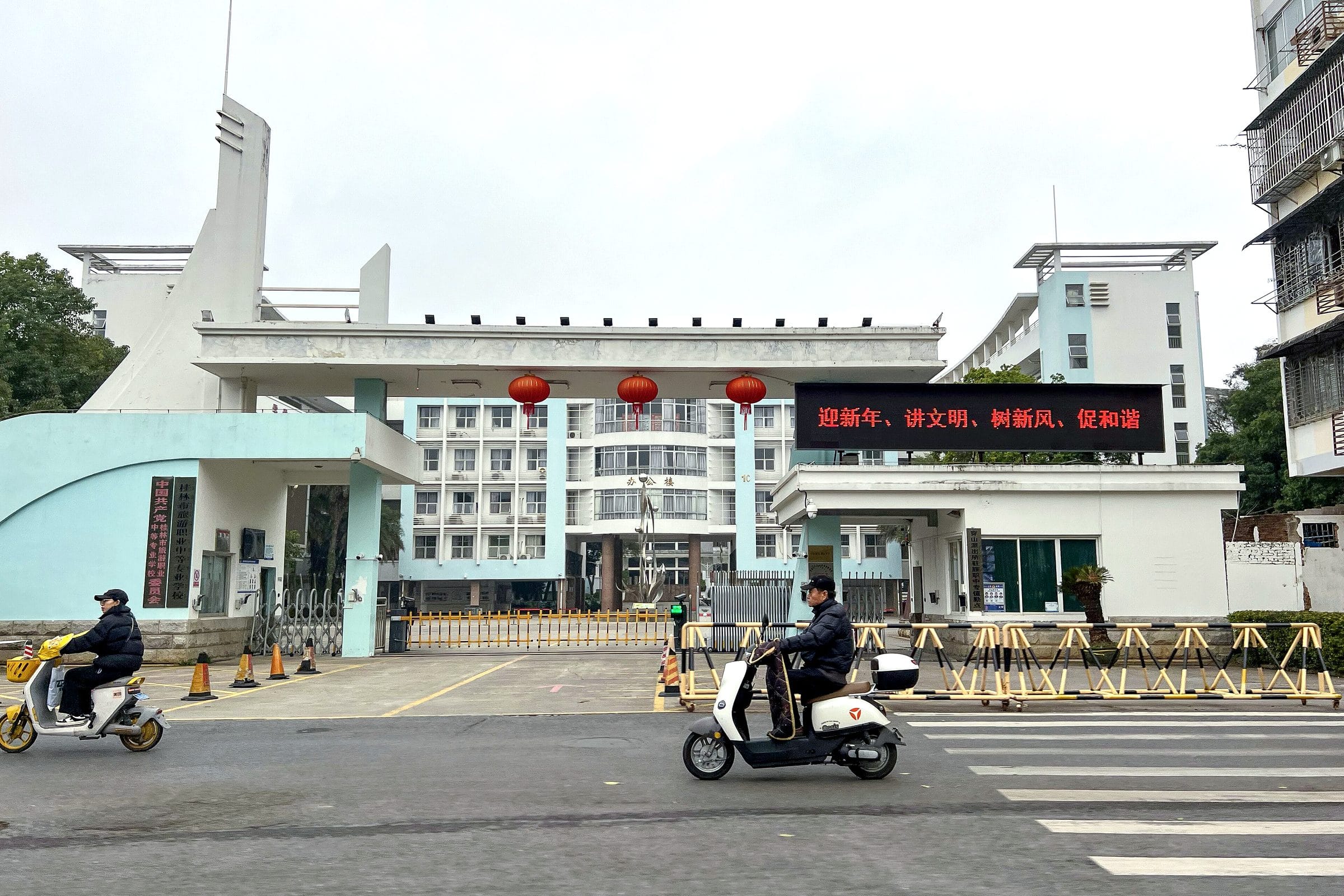 [Limited-Time Special Offer: Flight Tickets Departing from Toronto] Explore Guangdong, Guangxi, and Hong Kong: An In-Depth October Tour (Guangdong Greater Bay Area: Cuisine &amp; Technology + Guilin’s Scenic Landscapes + 3 Nights at a 4-Star Hotel in Hong Kong)
